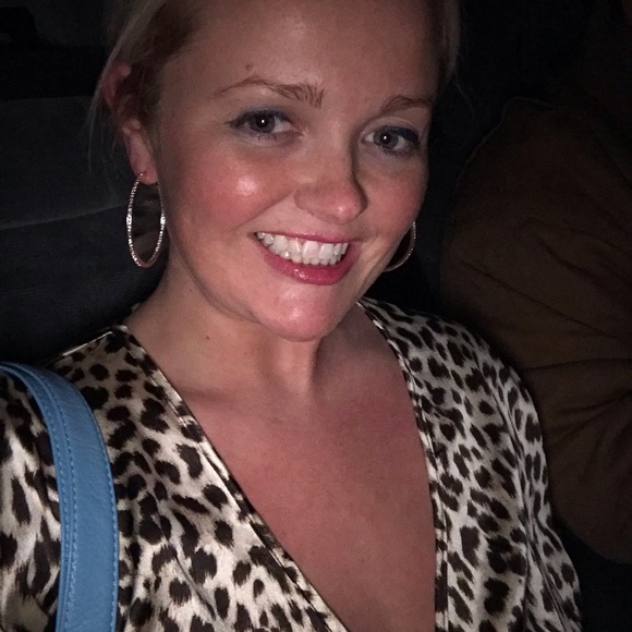 Meet your posher. - Picture 6 of 8